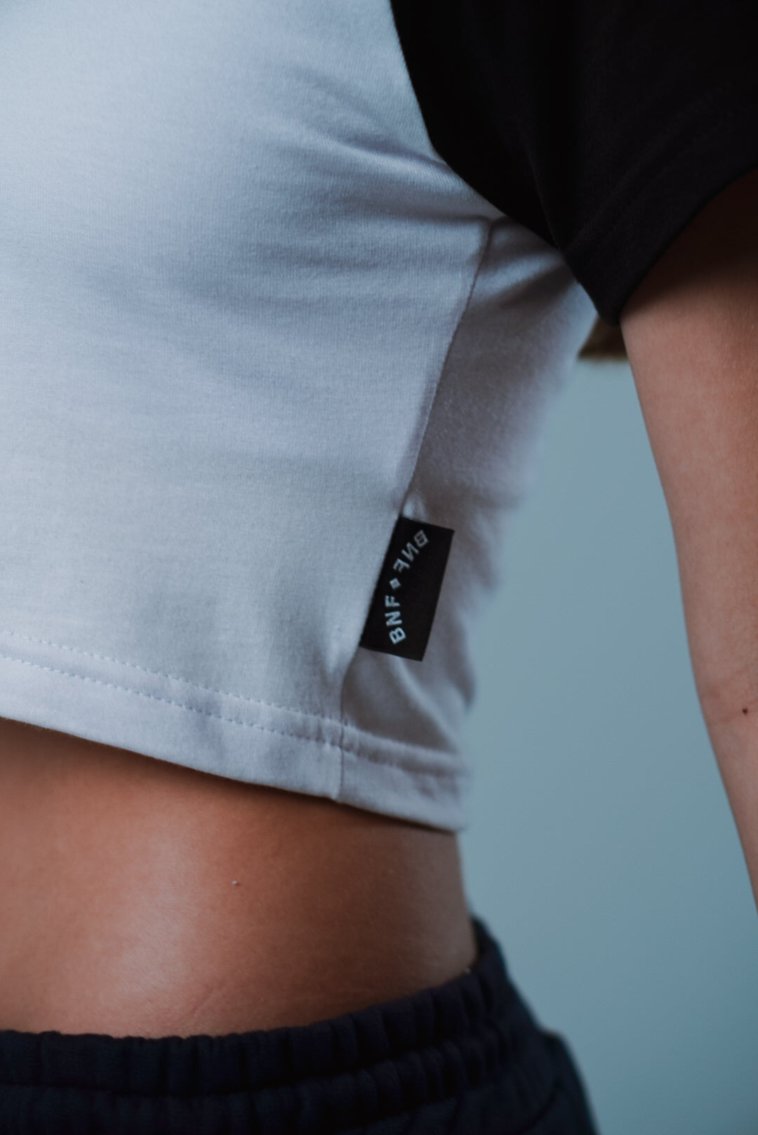 Camiseta BBBLUE Disciples Insignia-NG Blanco Negro